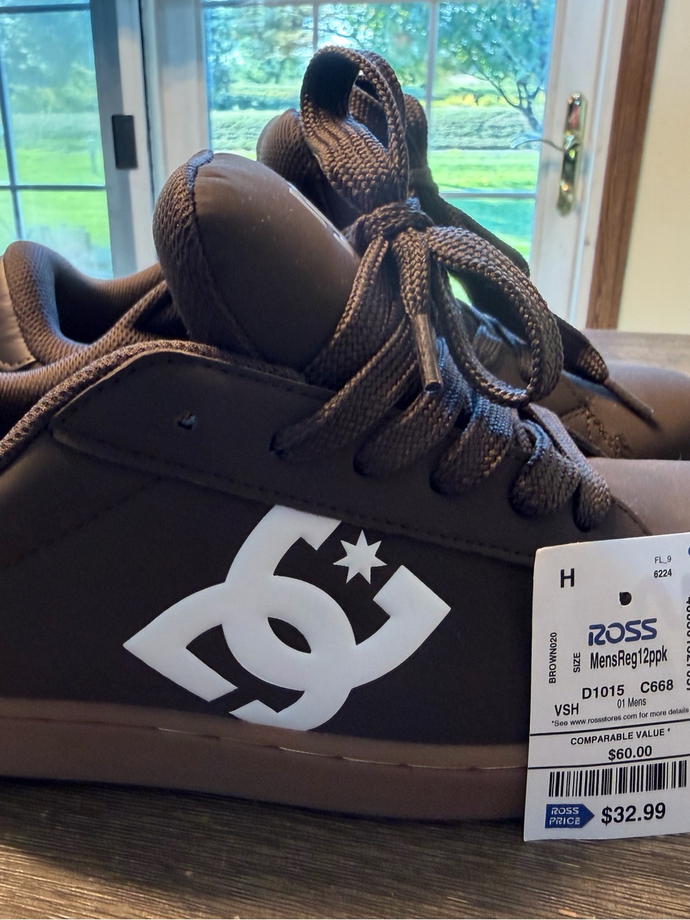 DC Men's Brown Skate Sneakers. B139